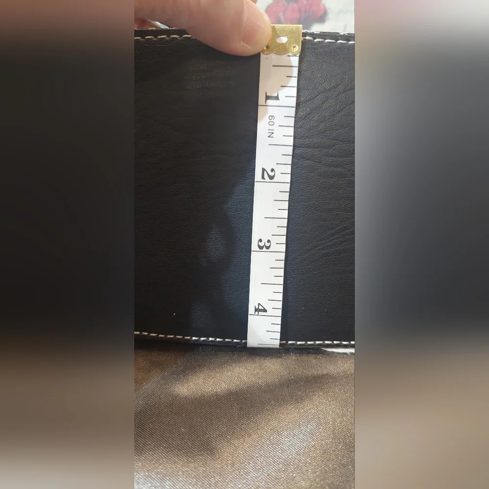 Black & White Signature-Print Shoulder Bag - Classic Monogram Style - Picture 5 of 10